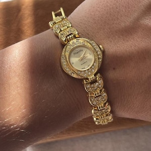 Elegant Gold Crystal Chantilly Clock Women&#39;s Dress Watch