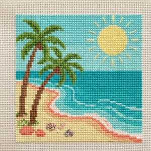 Peut inclure: Broderie au point de croix représentant une scène de plage ensoleillée. Deux palmiers se dressent sur une plage de sable, avec un océan turquoise et un soleil jaune dans le ciel. La plage a un code couleur rose et jaune, avec des coquillages et des rochers.