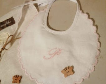 Personalized bib with initial