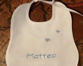 Handcrafted bib, personalized with little hearts, with name