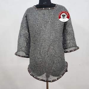 Kettenhemd - Flachring genietet, Unterlegscheibe, Halbarmhemd mit Lederbesatz