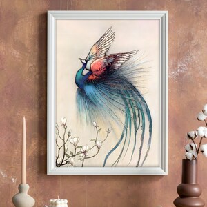 Elegante stampa artistica di pavone in volo - Poster di uccelli fantasy, decorazione murale ispirata alla natura giapponese, illustrazione botanica ad acquerello