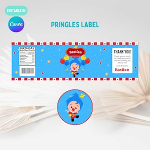 Pu&ograve; includere: Un'etichetta blu Pringles con il testo "PRINGLES LABEL" e "BIRTHDAY Nutrition Facts". L'etichetta presenta un clown dei cartoni animati con palloncini e il nome "Bastian". Include anche un messaggio "THANK YOU!".