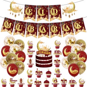 Op de afbeelding: Een feestelijke Eid Mubarak-feestdecoratieset. Bevat een banner met gouden letters, maan- en moskee-ontwerpen, ballonnen, taarttoppers en een taart. Het kleurenschema is rood, goud en wit.