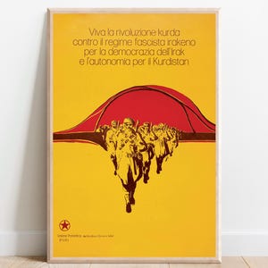 May include: Framed poster with a yellow backdrop and red and brown design elements. The poster depicts a group of figures marching beneath a red arch. Italian text reads "Viva la rivoluzione kurda contro il regime fascista irakeno per la democrazia dell'Irak e l'autonomia per il Kurdistan."