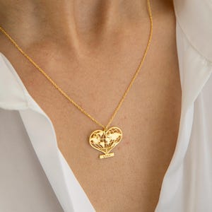 Herzförmige silberne Weltkarten-Halskette, anpassbares Reisegeschenk, Wonderlust, Gedenkstätte, abenteuerlicher Charme, Abenteurer-Sucher,
