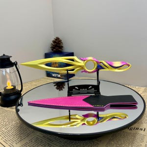 Valorant Mystbloom Kunai, Metal Weapons Model, Rotate Trainer Knife, kunai knife, Cosplay Prop, Game Peripheral, Weapons Replica, Desk Toys