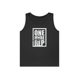 Motivierende Fitness Tank Top | Unisex schwere Baumwolle | Gym Bekleidung, Workout Geschenk, Fitness-Enthusiast, Freizeitkleidung, Übung Top, One More Rep