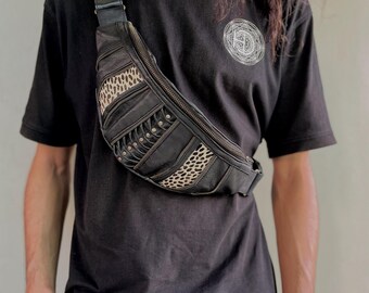 Leren crossbody heuptasje met luipaardprint voor festivals | brandende man | streetwear