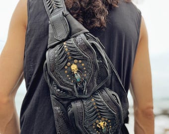 Handgefertigte Leder Crossbody Sling Bag: Messing Detail Festival Rave Tasche