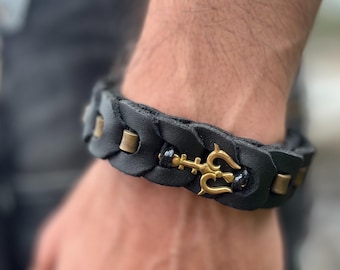 Handgefertigte Leder Armspange mit Messing Details Festivals| Psytrance| schwärmen punkig|