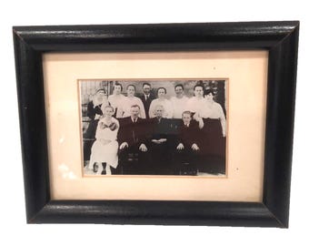 Foto familiar antigua de una familia GRANDE, principios del siglo XX, marco blanco y negro de 6'x8", 10 niños