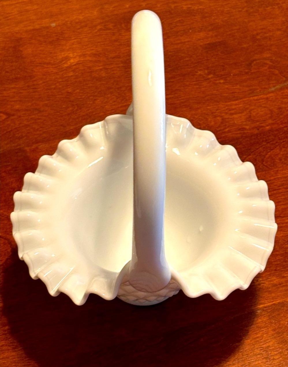 Fenton ミルクガラス フリルエッジバスケット FENTON ホブネイル
