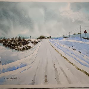 Acquerello originale paesaggio invernale, neve, cielo cupo, strada innevata