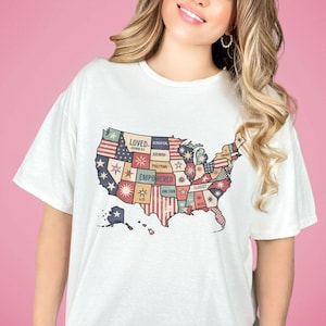 Retro kaart van Amerika VS png, God zegt dat je bent png, ontwerp met bijbeltekst, 4 juli png, Amerikaanse vlag, Amerikaans meisje png, Amerikaans shirt uit 1776 png