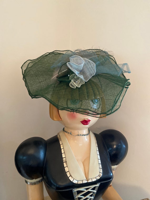 Kentucky Derby Hat/Designer Pommen Kare Green Fas… - image 3