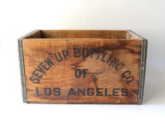 Vintage 1972 Seven- up, 7up Wood Crate Carrier Box with Metal Straps