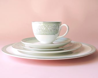 Wedgwood Juliet 5-Piece Place Setting: Sage Green, New in Box