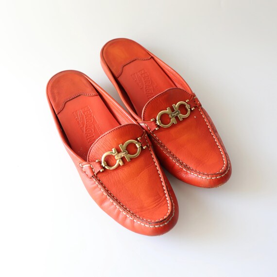 Vintage Salvatore Ferragamo Women display picture 1