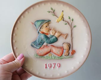 Vintage Goebel Hummel Plate: 1979 Singing Lesson Boy with Bird