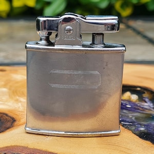 Mens Ronson vintage petrol lighter ,workimg codition .