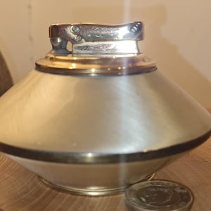 UFO themed Rare Gold Tone working Colibri monogas 1960s table lighter very collectable