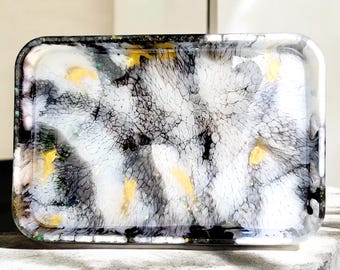 Bandeja de resina epoxi hecha a mano, blanca, negra y dorada, decorativa para el hogar.