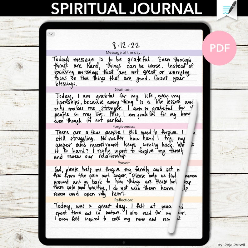 Puede incluir: Una tableta digital con un fondo rosa, blanco y naranja. La pantalla muestra una entrada de diario espiritual escrita a mano con la fecha 8/12/22. La entrada incluye secciones para el mensaje del d&iacute;a, la gratitud, el perd&oacute;n, la oraci&oacute;n y la reflexi&oacute;n. El texto incluye frases como "ser agradecido", "contar tus bendiciones", "perdonar a tu familia" y "renovar tu relaci&oacute;n".