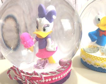 Handmade Disney Snow Globe: Mickey, Minnie, Donald, Daisy, Pluto, Figaro