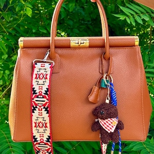 Italienische handgemachte Ledertaschen für Frau, elegante Ledertasche aus Florenz, karamellbraune Tasche, Verschlusstasche