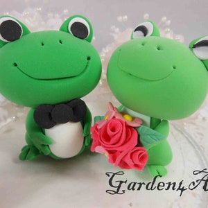 Color of Choice -- Love Frog Wedding Cake Topper -- circle Clear Base