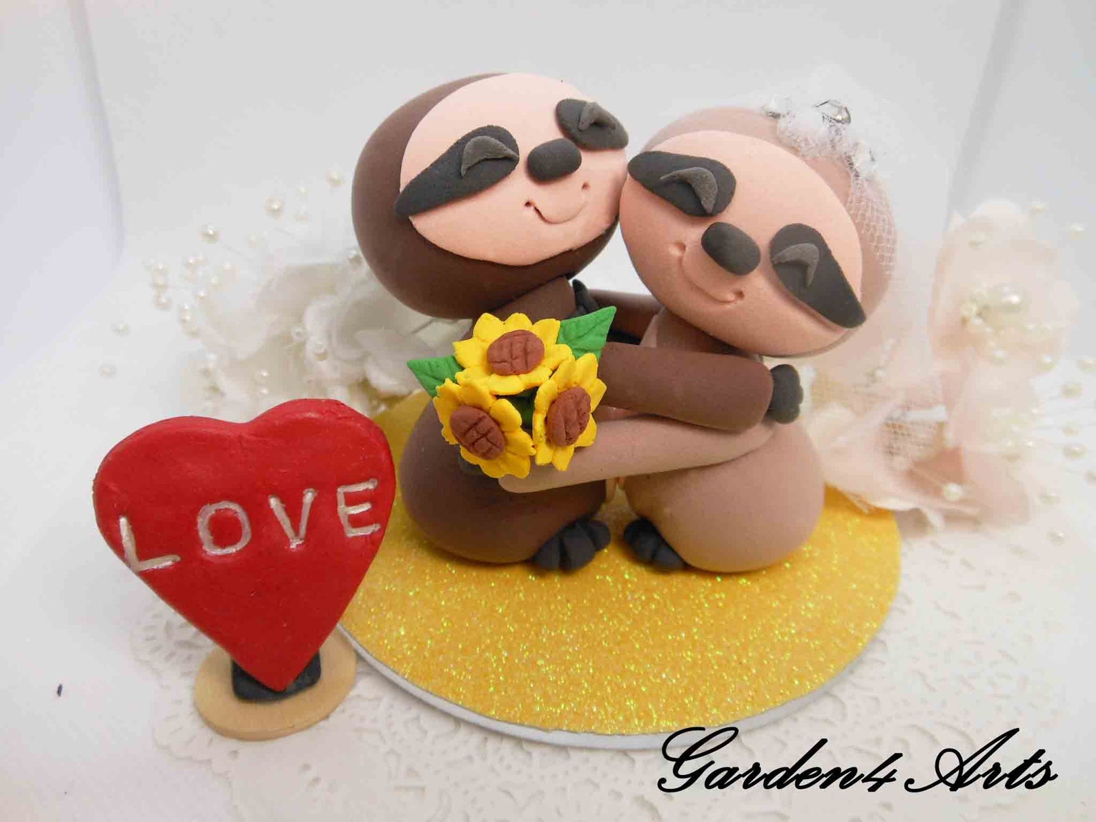 Customize Hugging Sloth Couple -- Circle Clear Base -- Glitter Cover - Etsy