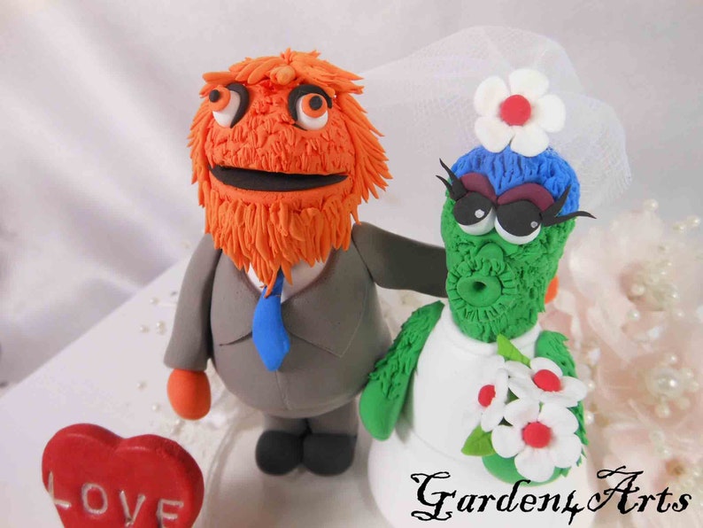 Customize Any Sports team Mascot wedding cake topper circle clear base Sports Wedding image 2