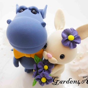 Personalisierte Hochzeitstorte Topper--Sweet Love Couple (Dragon & Bunny) mit Kreis klare Basis