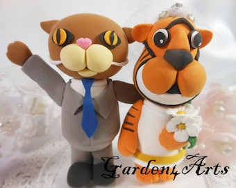 Personalizza qualsiasi mascotte del college Wedding Cake Topper - con base trasparente circolare