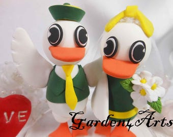 Customize Any College Mascot Wedding Cake Topper -- Oregon Duck couple -- circle clear base