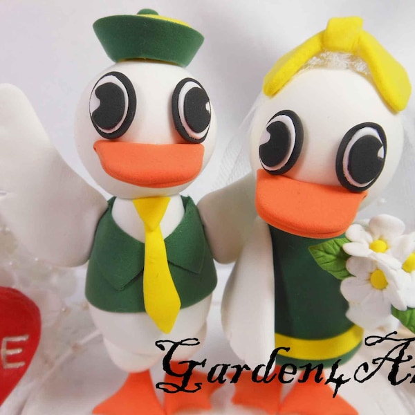 Customize Any College Mascot Wedding Cake Topper -- Oregon Duck couple -- circle clear base