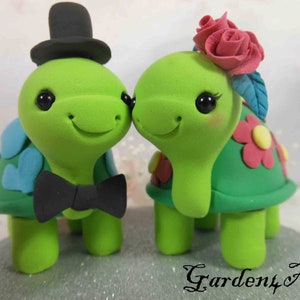 Customize Green Turtle  Wedding Cake Topper--circle clear base -- Special Patterns on Shell