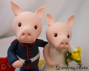 Customize Any Animal Wedding Cake Topper--Love piggy couple with circle clear base