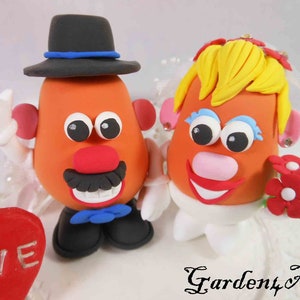 Personnalisez votre décoration pour gâteau de mariage : couple amoureux de pommes de terre avec base circulaire transparente