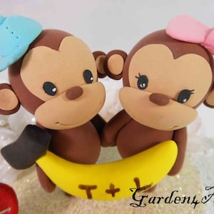 Customize cute Monkey Couple -- Hand holding Hand -- Glitter circle base