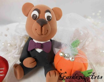 Sweet Bear and Pumpkin couple with circle clear base -- autumn theme wedding