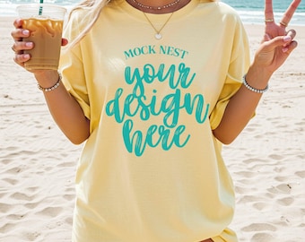 Maqueta de camiseta Butter C1717 Comfort Colors Maqueta de modelo de maqueta de verano Maqueta de camiseta C1717 Maqueta de camiseta Butter Yellow Comfort Colors Beachy