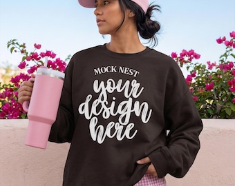 Maqueta de sudadera Gildan 18000 de chocolate oscuro G18000, maqueta de verano, maquetas diversas, maquetas limpias, chica tropical