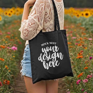 ブラックトートバッグモックアップ、トートバッグモックアップ、ボヘミアンバッグモック、ブラックショルダーバッグモック、ボヘミアン風フラワーモック、コテージコアモック、エコフレンドリートートモック