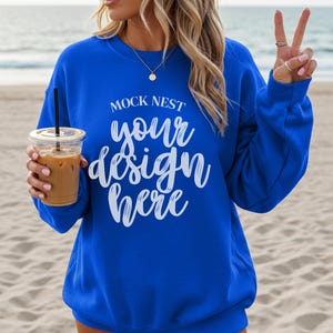 Maqueta de sudadera Gildan Royal 18000, maqueta de sudadera azul real Gildan, maqueta de sudadera de verano, maqueta Gildan Royal 18000, maqueta de Gildan, maquetas de playa