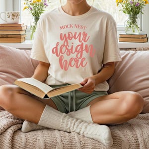 Elfenbensvit C1717 Mockup Comfort Colors T-shirt Mockup Boho Mysig Bokliknande Mockup C1717 Skjorta Imitation Reader Comfort Colors Elfenbensvit Bok Cottagecore