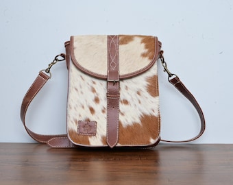 Bolso bandolera de piel de vacuno con pelo: bolso bohemio estilo western hecho a mano