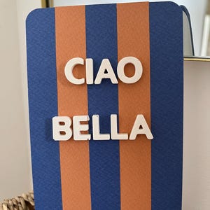 Carte « CIAO BELLA » – Message en jesmonite blanche – Carte artisanale fait main – Idée cadeau tendre – Style italien – Format 10x15 cm