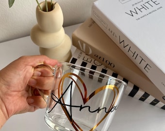 Personalisierte Glaskaffeetasse: Benutzerdefinierter Name & Goldherz-Design